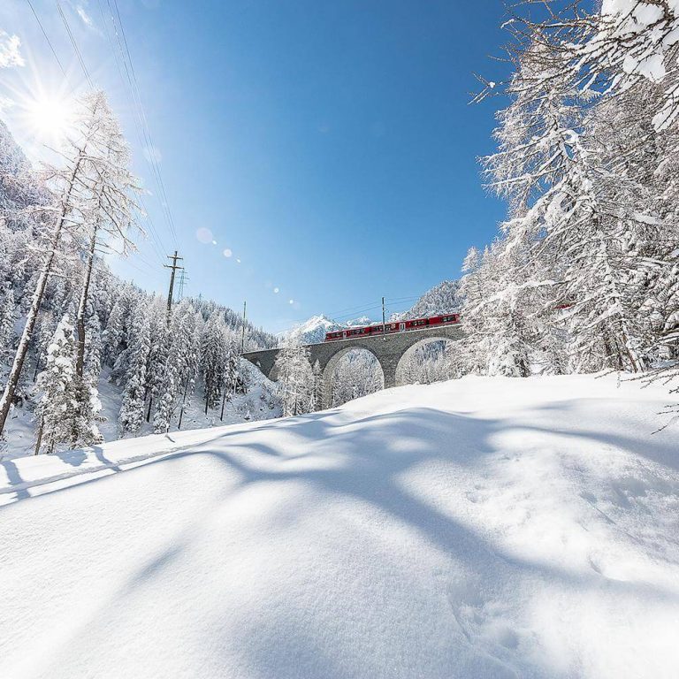 Pisteninfo gibt Auskunft über die Schnee-Verhältnisse auf der Schlittelbahn Preda-Bergün. Pisteninfo gibt Auskunft über die Schnee-Verhältnisse auf der Schlittelbahn Preda-Bergün.